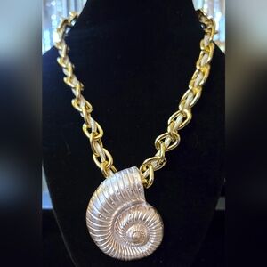‼️SOLD‼️Chunky Sea Shell Necklace